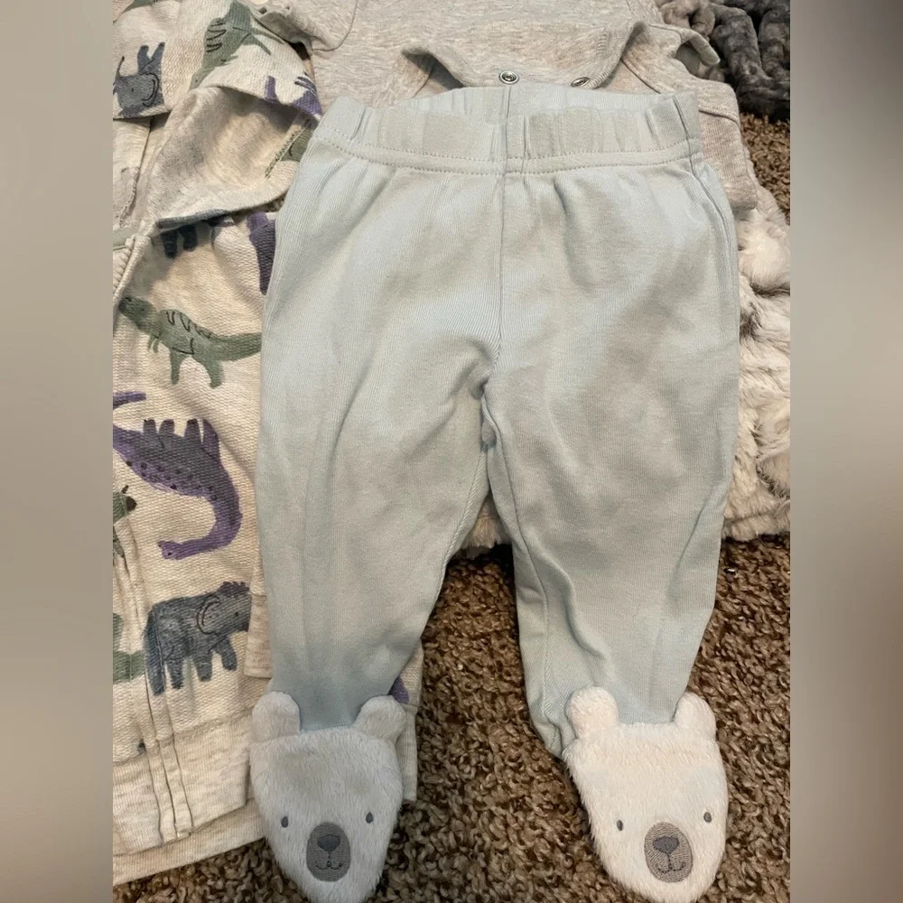 🦖 Carter’s 3 PC Set Onesie bear feet pants and Dino🦕 jacket Baby Bundle – SZ 3 M